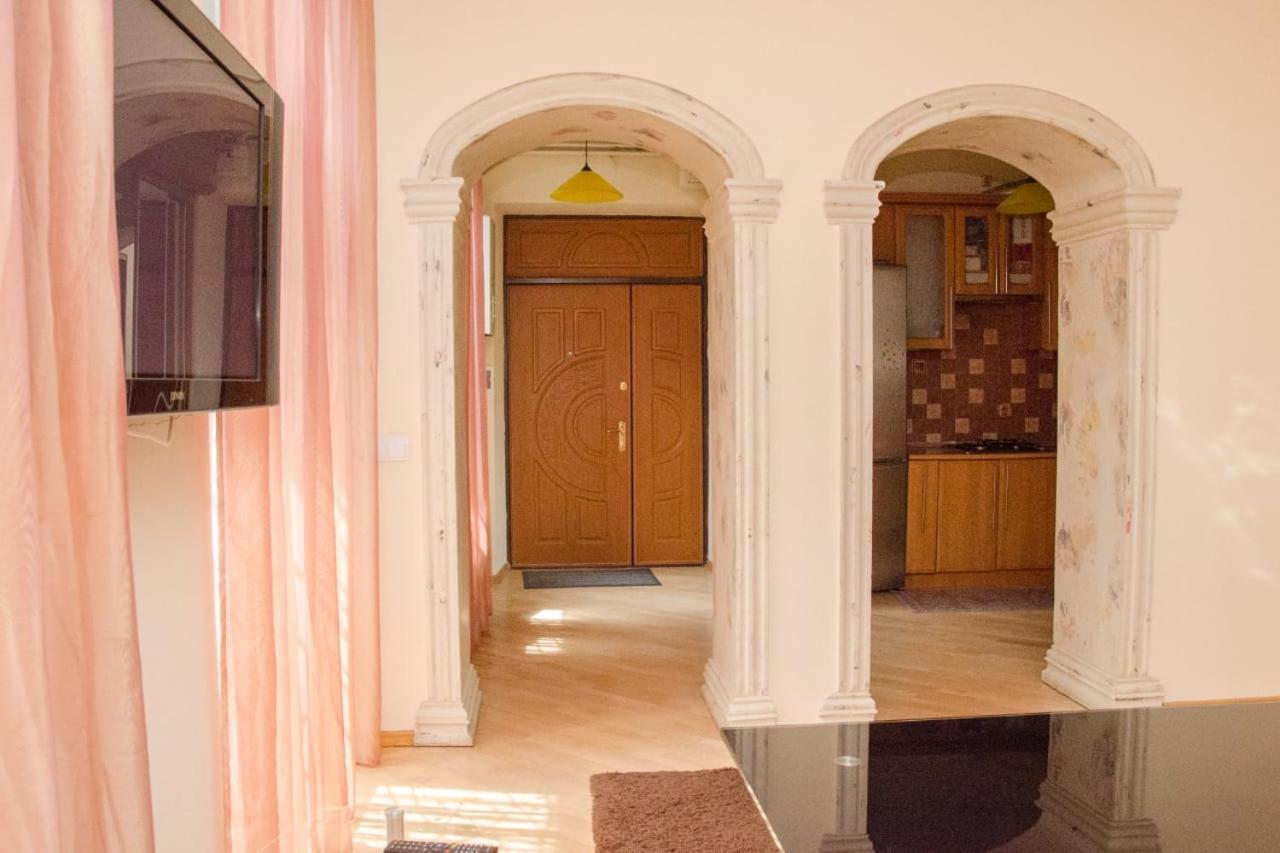 Svobody Avenue Apartment Lviv Exterior photo